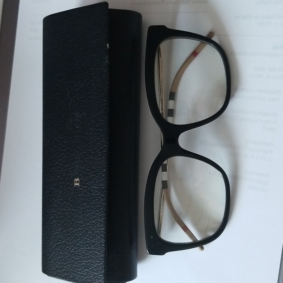 Burberry Made in Italy Eyewear & Case - Picture 13 of 16